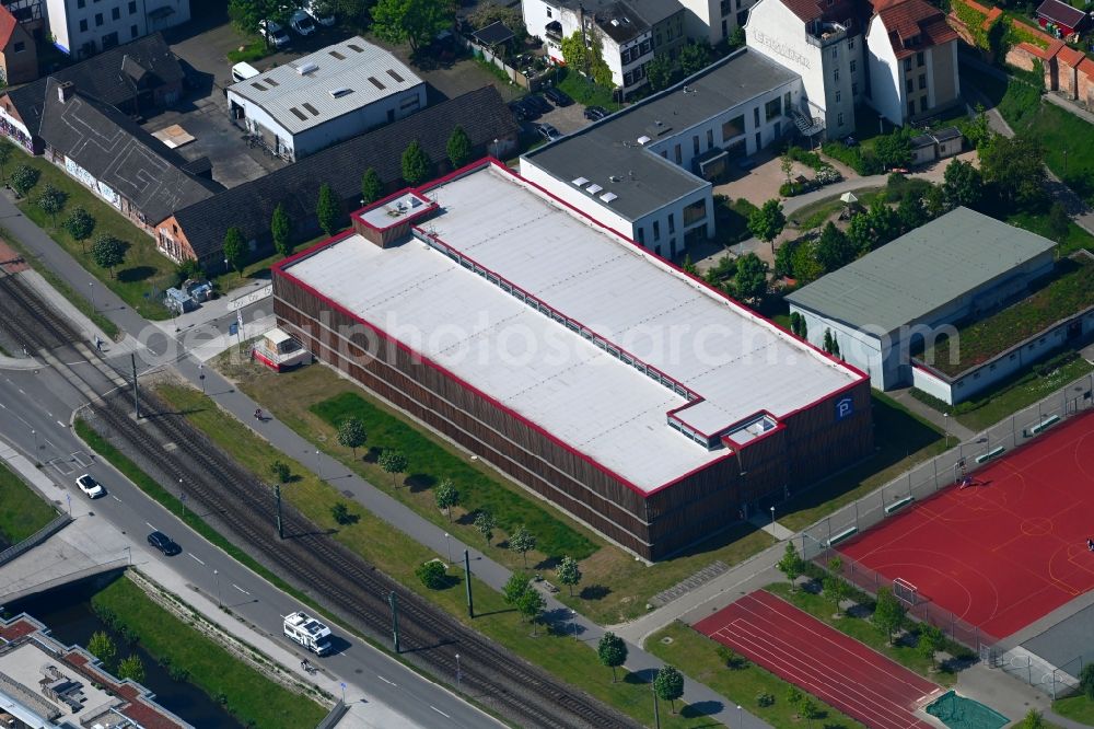 Rostock from the bird's eye view: Parking deck on the building of the car park on Kueterbruch Strasse in the district Stadtmitte in Rostock in the state Mecklenburg - Western Pomerania, Germany