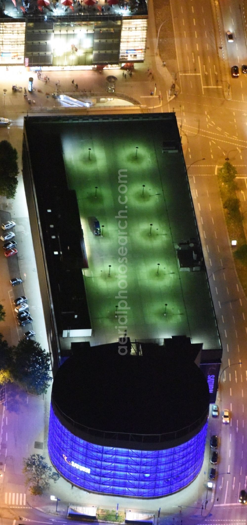 Aerial image Hamburg - Purple - pink night lighting from the parking deck to the building of the parking garage SATURN in Moenckebergstrasse in Hamburg