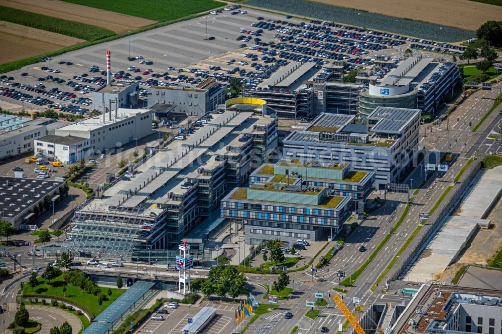 Aerial image Stuttgart - Parking deck on the building of the car park and the office buildings along the Flughafenstrasse in Stuttgart in the state Baden-Wuerttemberg, Germany