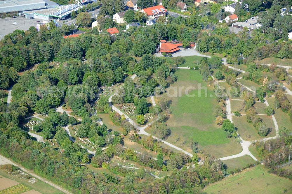 Ottobrunn from the bird's eye view: Park Cemetery Parkfriedhof in Ottobrunn in the state of Bavaria. The circular cemetery is wooded and located in the West of Ottobrunn