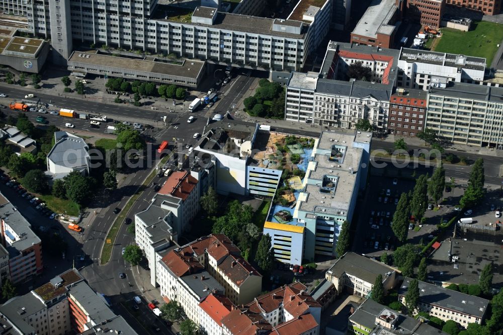 Aerial image Berlin - Parking garage building KITA Daycare - Nursery Bayer Pharma AG Muellerstrasse the Wedding district of Berlin