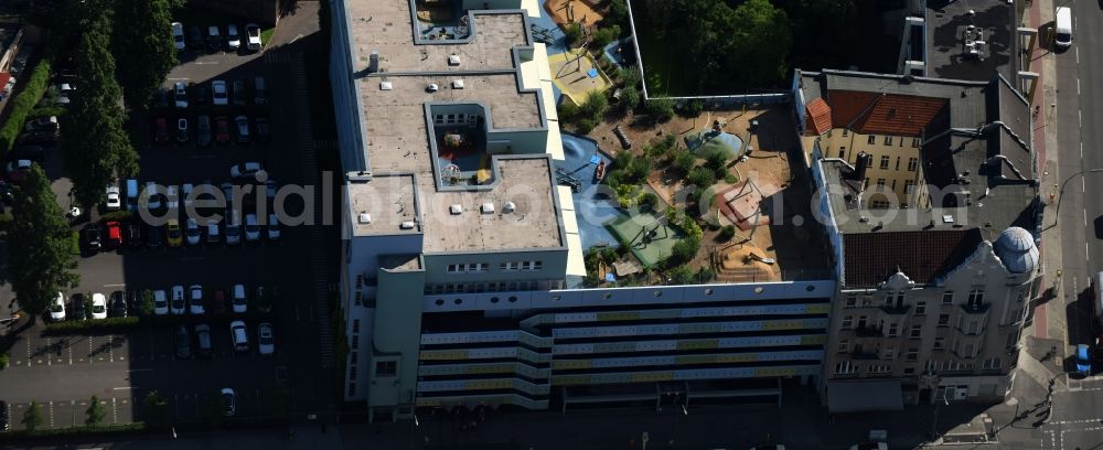 Berlin from the bird's eye view: Parking garage building KITA Daycare - Nursery Bayer Pharma AG Muellerstrasse the Wedding district of Berlin