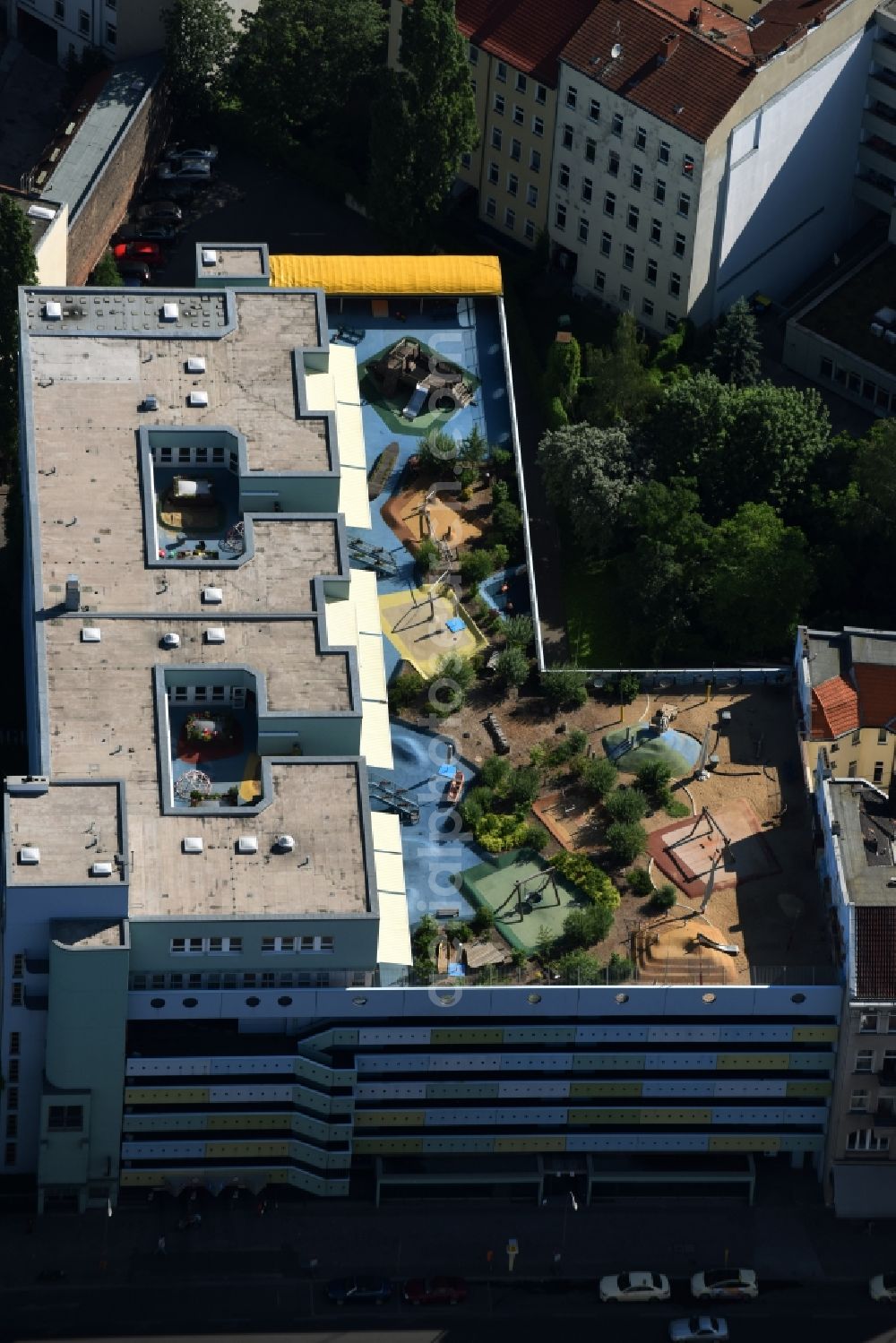 Aerial photograph Berlin - Parking garage building KITA Daycare - Nursery Bayer Pharma AG Muellerstrasse the Wedding district of Berlin