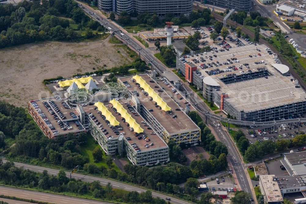 Aerial photograph Düsseldorf - Parking 4 on the grounds of the airport Airport City DUS on Kiehecker way to Dusseldorf in North Rhine-Westphalia