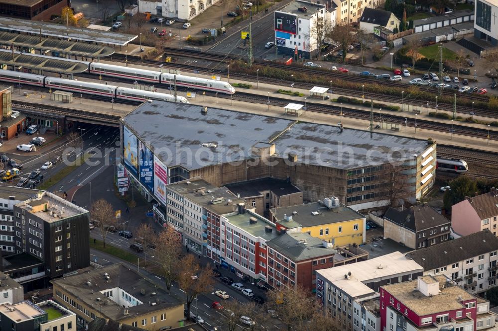 Aerial photograph Bochum - Parking deck on the building of the car park P7 Kurt-Schumacher-Platz in Bochum in the state North Rhine-Westphalia, Germany