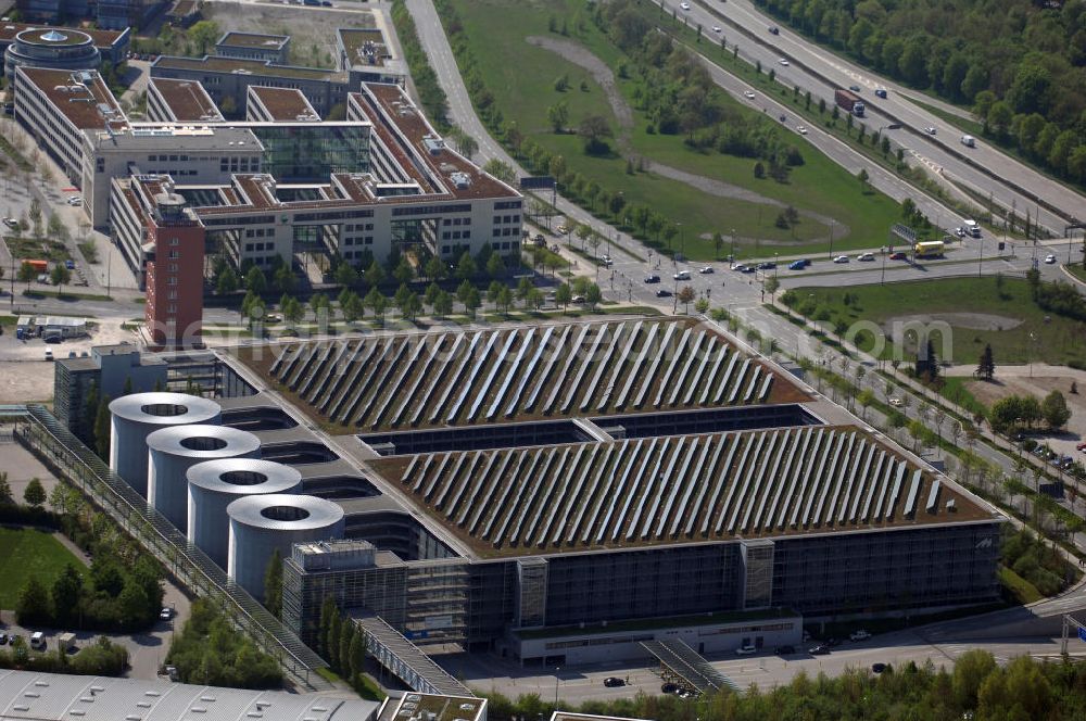 MÜNCHEN from the bird's eye view: Blick auf das Parkhaus der neuen Messe München, den ehemaligen Flughafen München-Riem und die Wappenhalle. Kontakt: Messe München GmbH, Messegelände, 81823 München, Tel. +49 (0)89 9 492 07 20, Fax +49 (0)89 9 492 07 29, e-mail: newsline@messe-muenchen.de; IBS - Wappenhalle, Alexandra Lief, Konrad-Zuse-Platz 8, 81829 München, Tel. +49 (0)89 89080 888, Fax +49 (0)89 89080 899, e-mail: event@wappenhalle-muenchen.de