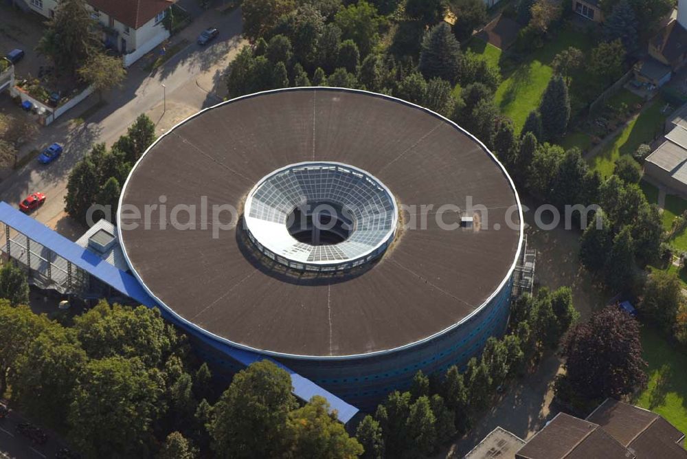 Aerial photograph Hameln - Das Rondell am Krankenhaus liegt ca. 200 Meter von der Fußgängerzone entfernt und ist ein Parkhaus der besonderen Art zur Innenstadtentlastung.Es hält 482 Einstellplätze.