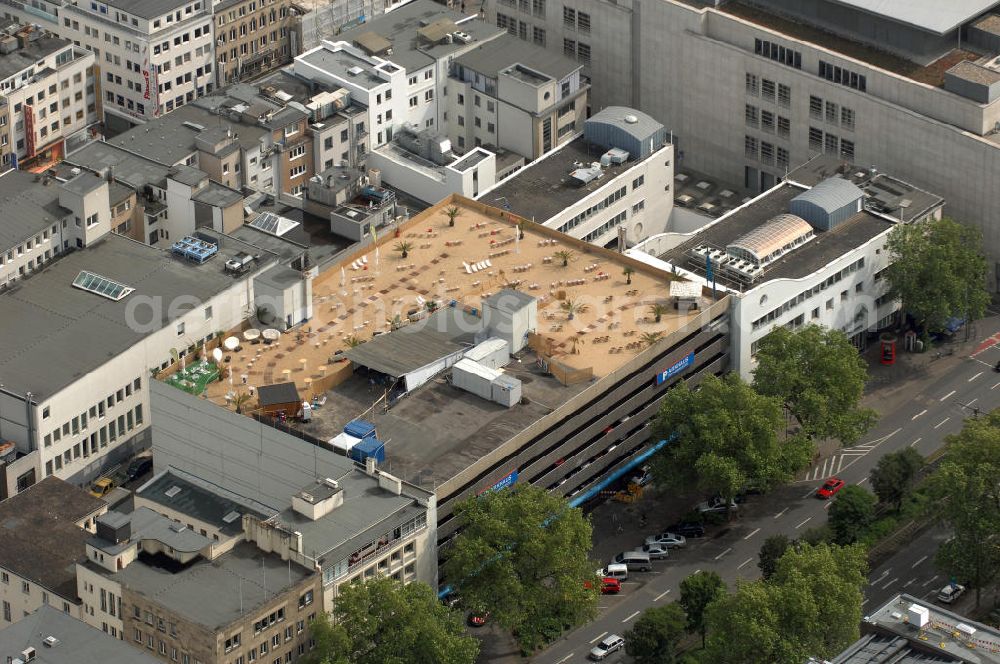 Köln from the bird's eye view: Blick auf die Strandbar Skybeach auf einem Kölner Parkhaus in der Schildergasse. Kontakt: +49(0)221 16549904, Email: koeln@skybeach.de