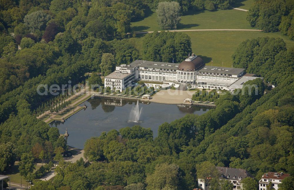 Aerial photograph Bremen - Das Parkhotel Bremen am Hollersee im Bürgerpark von Bremen. Es ist ein Fünf-Sterne-Hotel und Mitglied bei The Leading Hotels of the World, einer Allianz von Luxushotels. Parkhotel Bremen in the park Buergerpark in Bremen. It is a five star hotel and member of The Leading Hotels of the World, an alliance of luxury hotels.