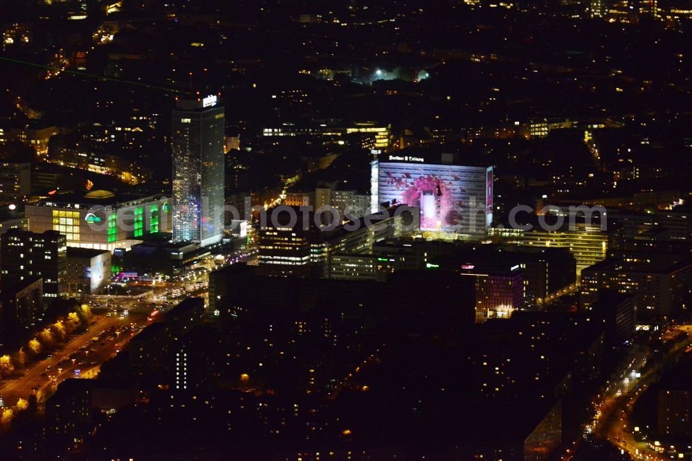 Berlin Mitte from the bird's eye view: Night image with a view over th ParkInn hotel at the Alexanderplatz in Berlin