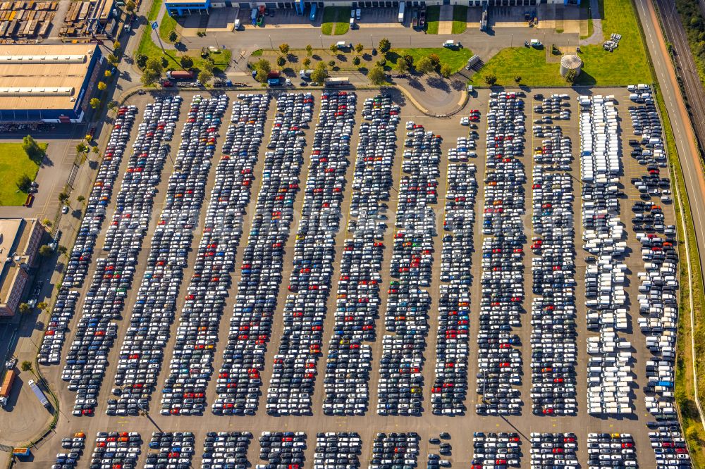 Aerial image Duisburg - Parking lot and parking space for automobiles - passenger cars of the BLG AutoTerminal Deutschland GmbH & Co KG in the district Rheinhausen in Duisburg in the Ruhr area in the state North Rhine-Westphalia, Germany