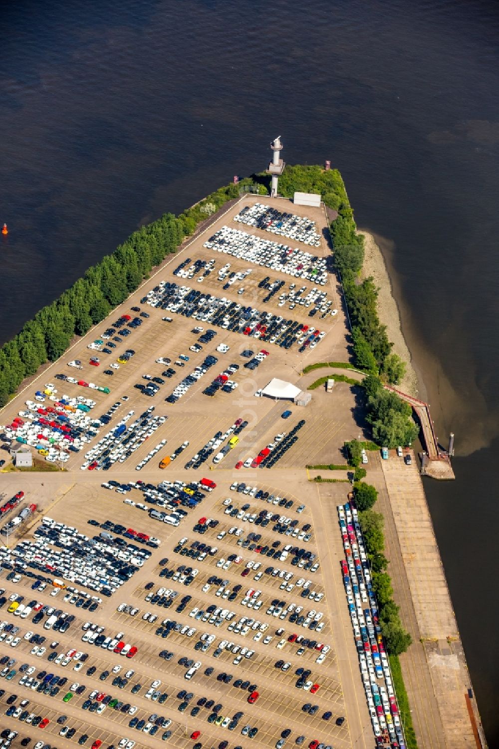 Aerial photograph Hamburg - Parking and storage space for automobiles of the BLG Autoterminal Hamburg GmbH & Co. in Hamburg in Germany