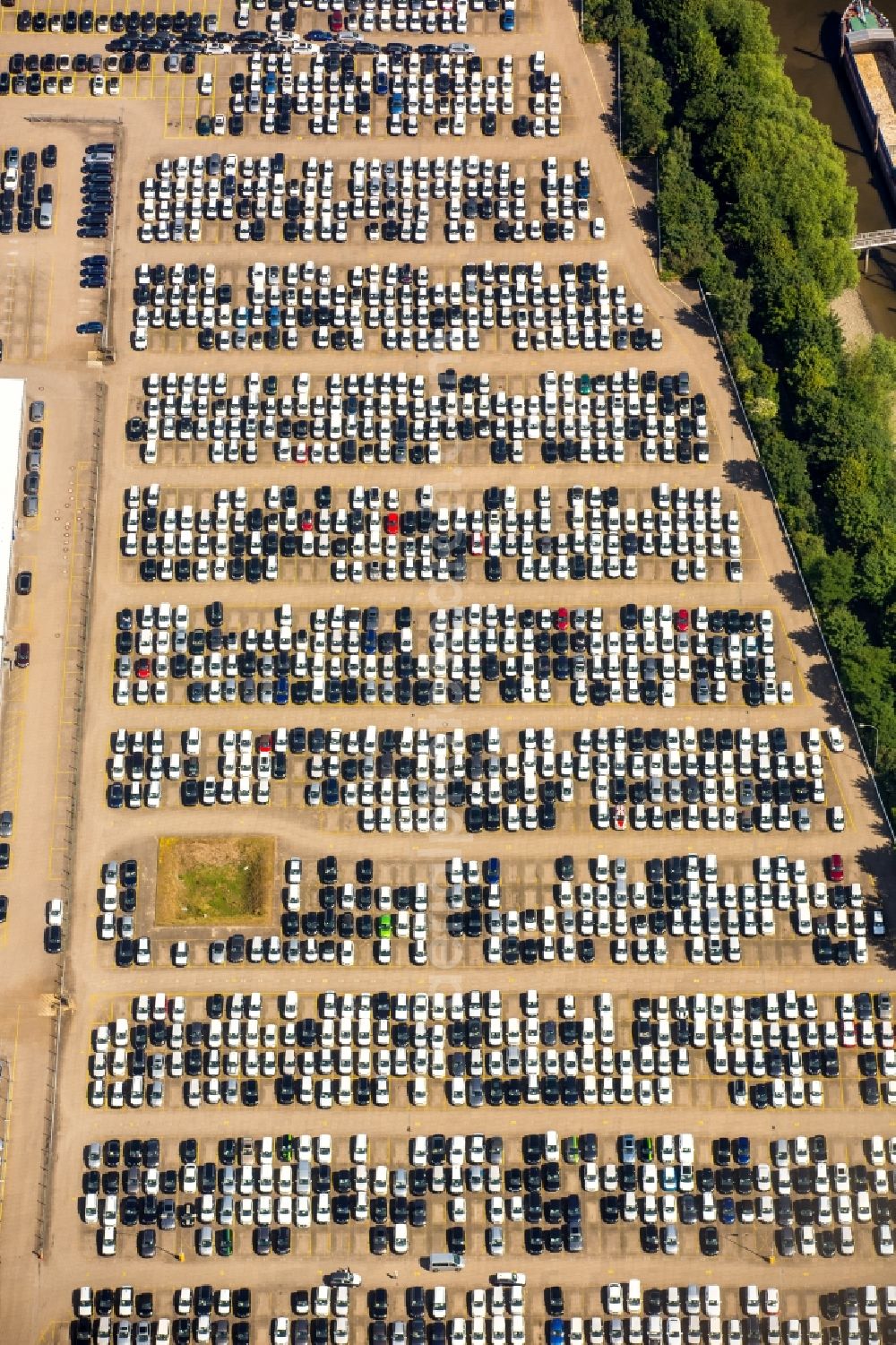 Hamburg from the bird's eye view: Parking and storage space for automobiles of the BLG Autoterminal Hamburg GmbH & Co. in Hamburg in Germany