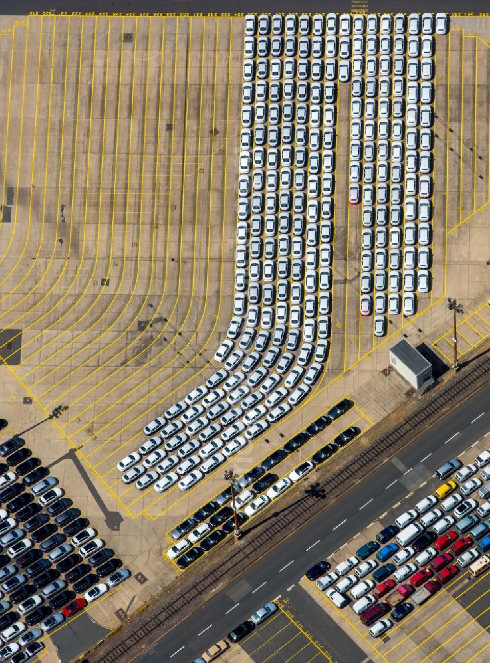 Hamburg from the bird's eye view: Parking and storage space for automobiles of the BLG Autoterminal Hamburg GmbH & Co. in Hamburg in Germany