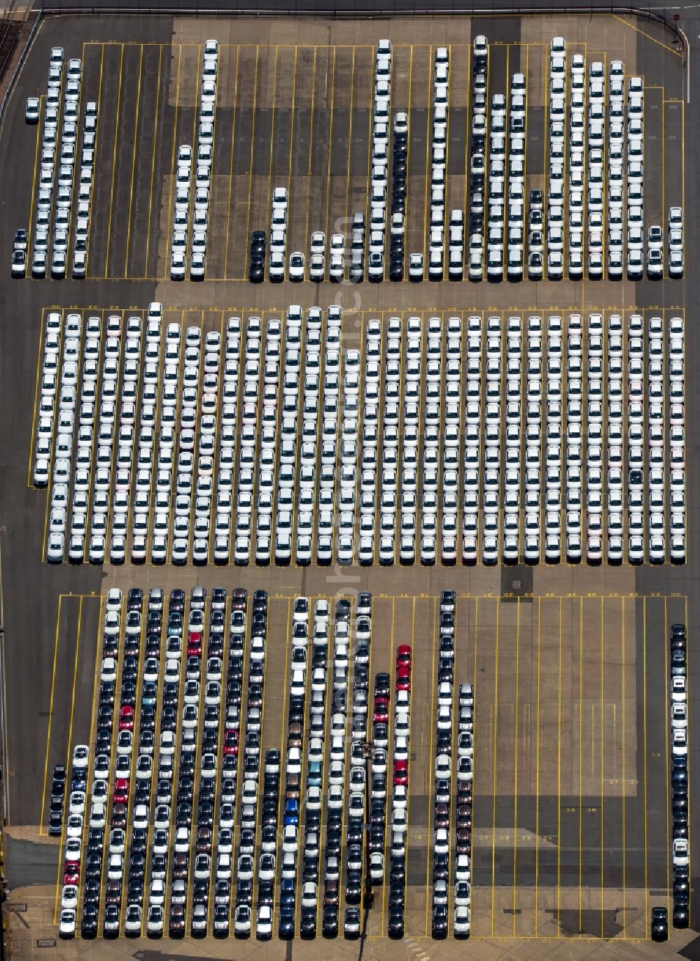 Aerial image Hamburg - Parking and storage space for automobiles of the BLG Autoterminal Hamburg GmbH & Co. in Hamburg in Germany