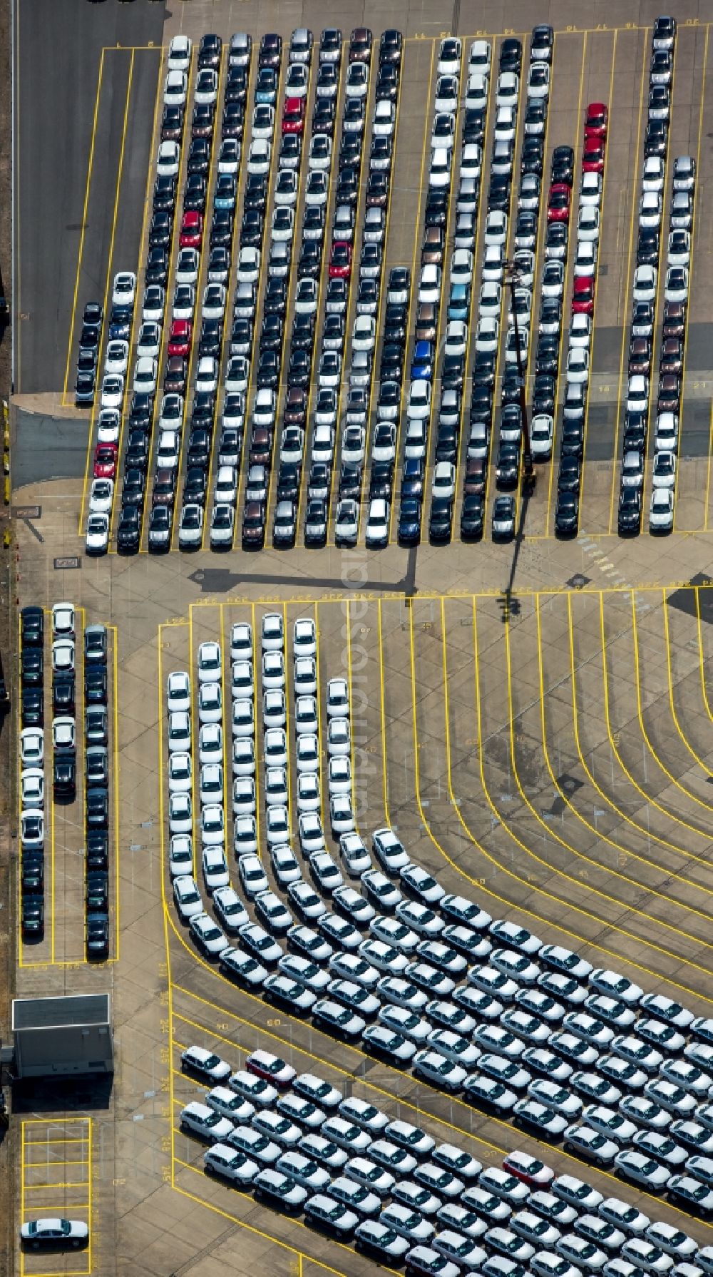 Aerial photograph Hamburg - Parking and storage space for automobiles of the BLG Autoterminal Hamburg GmbH & Co. in Hamburg in Germany