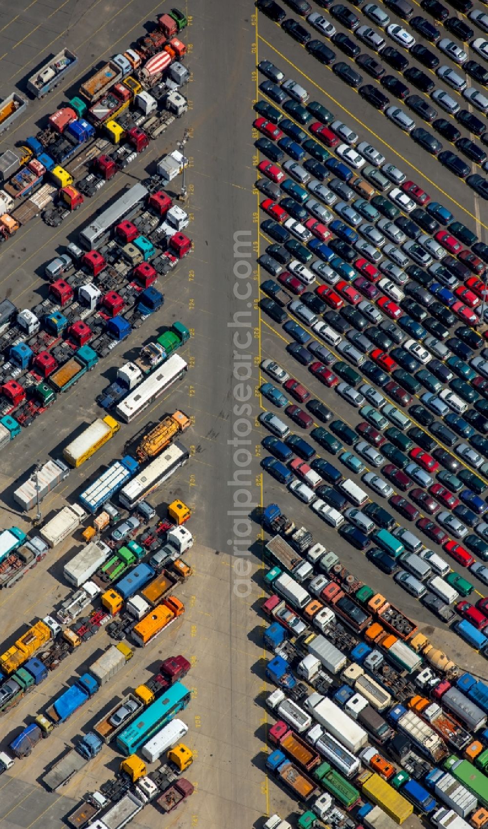 Aerial image Hamburg - Parking and storage space for automobiles of the BLG Autoterminal Hamburg GmbH & Co. in Hamburg in Germany