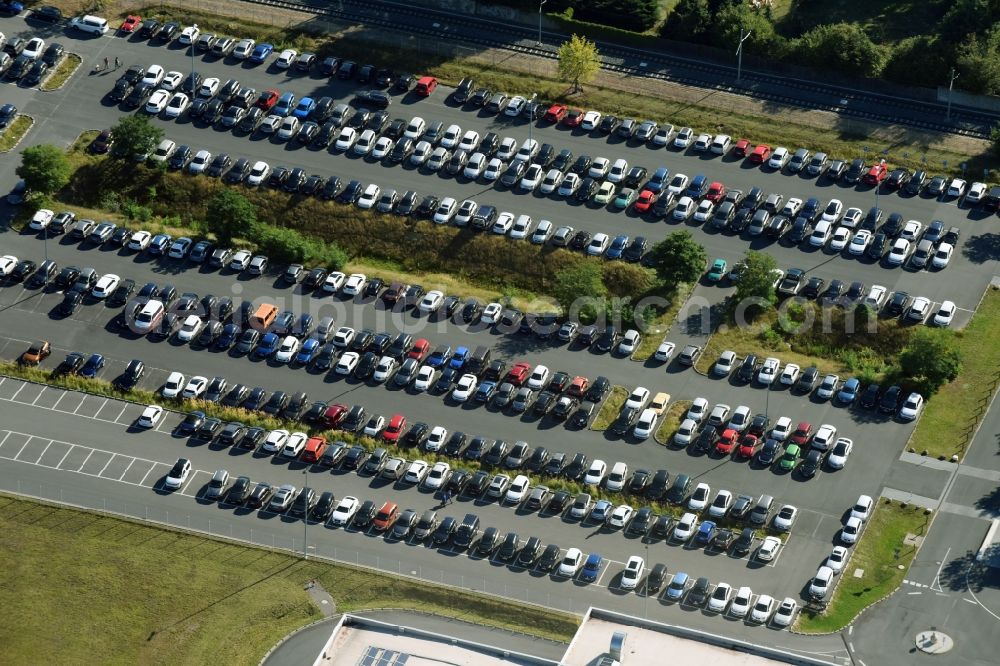 Aerial photograph Braunschweig - Parking and storage space for automobiles at Gifhorner street in the district Ruehme in Braunschweig in the state Lower Saxony