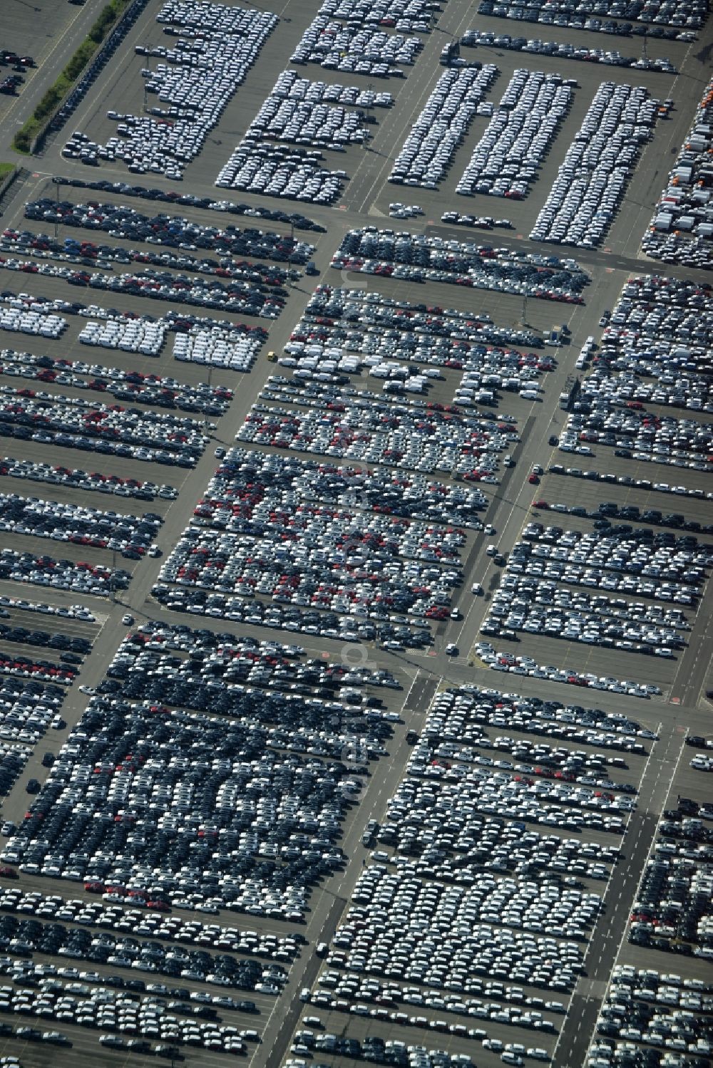 Aerial photograph Bremerhaven - Parking and storage space for automobiles at the international port in Bremerhaven in the state Bremen