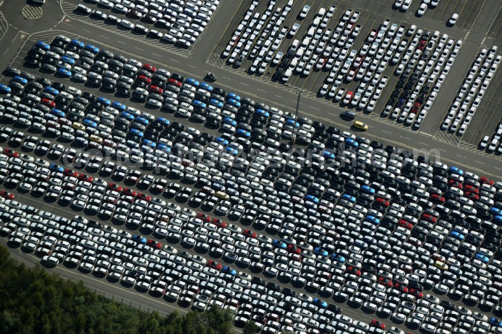 Aerial photograph Bremerhaven - Parking and storage space for automobiles at the international port in Bremerhaven in the state Bremen