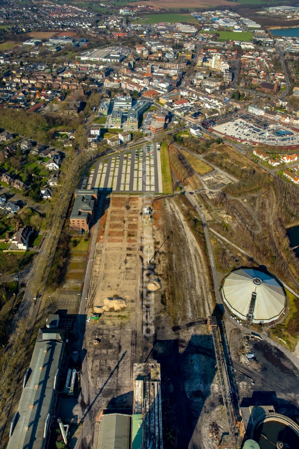 Kamp-Lintfort from the bird's eye view: Parking and storage space for cars of the German hard coal AG Mine West at the Friedrich-Heinrich-Allee in Kamp-Lintfort in North Rhine-Westphalia