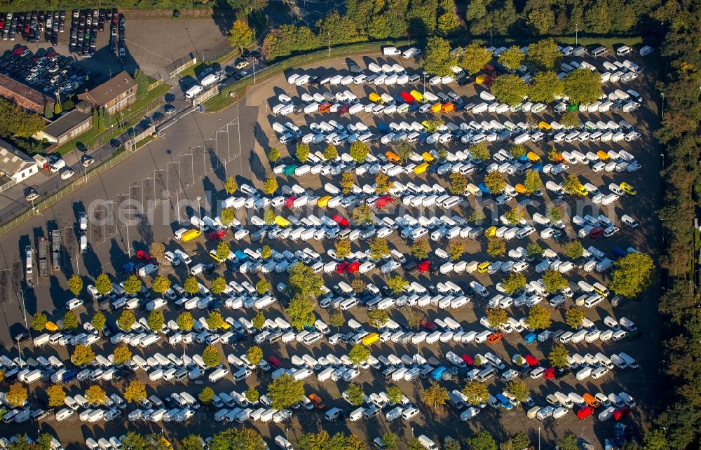 Düsseldorf from the bird's eye view: Parking and storage space for automobiles in Duesseldorf in the state North Rhine-Westphalia