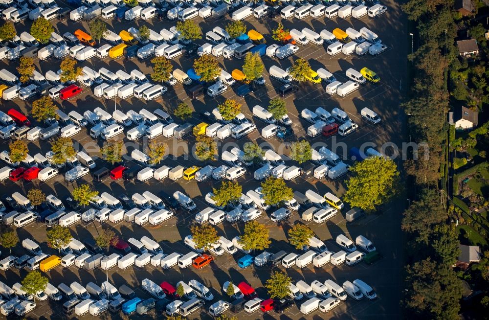 Aerial image Düsseldorf - Parking and storage space for automobiles in Duesseldorf in the state North Rhine-Westphalia