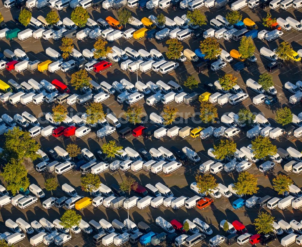 Düsseldorf from above - Parking and storage space for automobiles in Duesseldorf in the state North Rhine-Westphalia