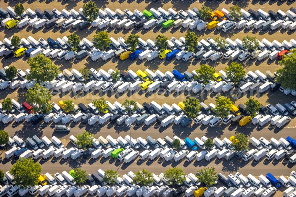 Düsseldorf from above - Parking and storage space for automobiles in Duesseldorf in the state North Rhine-Westphalia