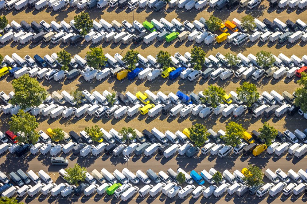 Düsseldorf from above - Parking and storage space for automobiles in Duesseldorf in the state North Rhine-Westphalia