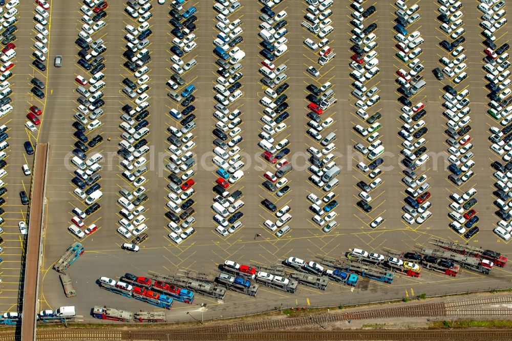 Duisburg from above - Parking and storage space for automobiles in Duisburg in the state North Rhine-Westphalia
