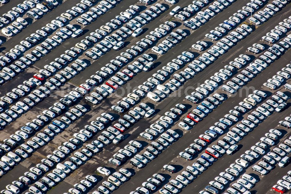 Aerial photograph Essen - Parking and storage space for automobiles in Essen in the state North Rhine-Westphalia