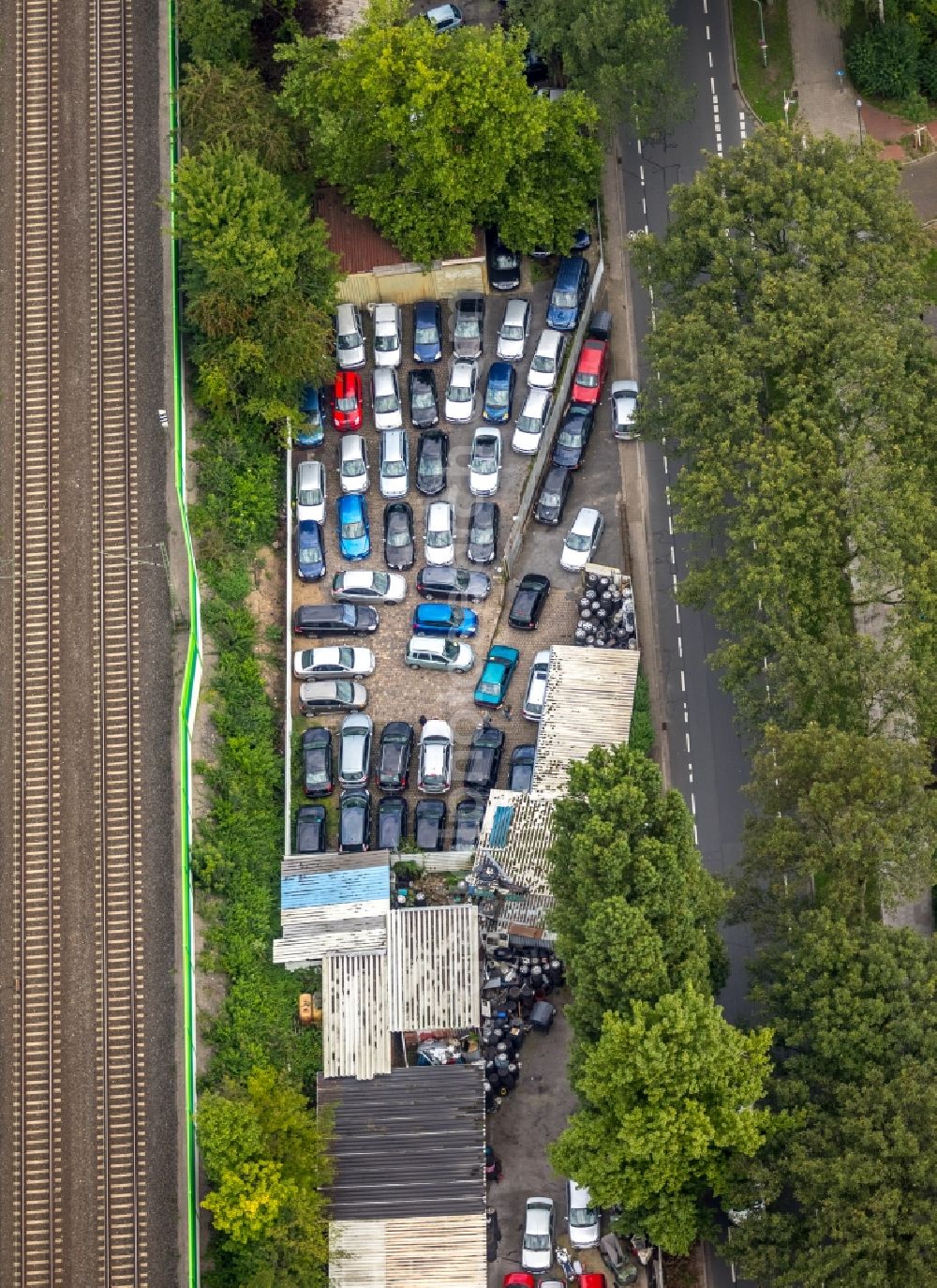 Essen from the bird's eye view: Parking and storage space for automobiles of ADF Automobil GmbH on Boyer Strasse in Essen in the state North Rhine-Westphalia, Germany