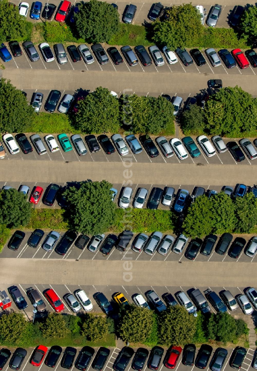 Aerial image Witten - Parking lot at the public pools Heveney on Seestrasse in Witten in the state of North Rhine-Westphalia