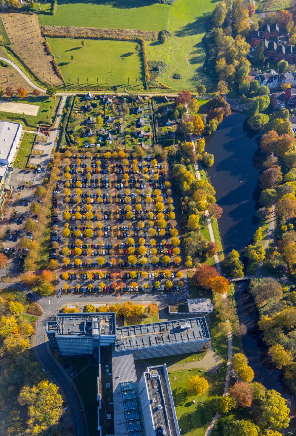 Hamm from above - Parking and storage space for automobiles on Oberlandesgericht Honm on Arnold-Freymuth-Strasse in Hamm in the state North Rhine-Westphalia, Germany