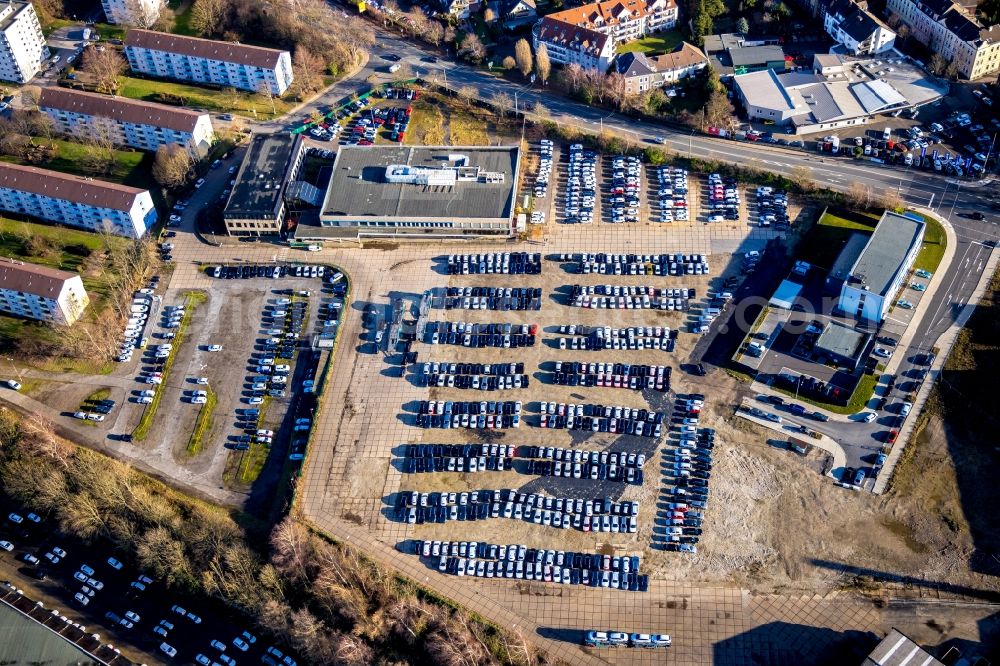 Hattingen from above - Parking and storage space for automobiles of AUTO SMOLCZYK GMBH on Nierenhofer Strasse - Bruchstrasse in Hattingen in the state North Rhine-Westphalia, Germany