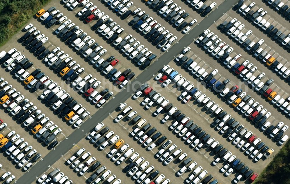 Lehrte from the bird's eye view: Parking and storage space of the Volkswagen Automobile Region Hannover Betrieb Lehrte for automobiles in Lehrte in the state Lower Saxony