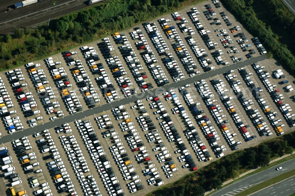 Aerial photograph Lehrte - Parking and storage space of the Volkswagen Automobile Region Hannover Betrieb Lehrte for automobiles in Lehrte in the state Lower Saxony