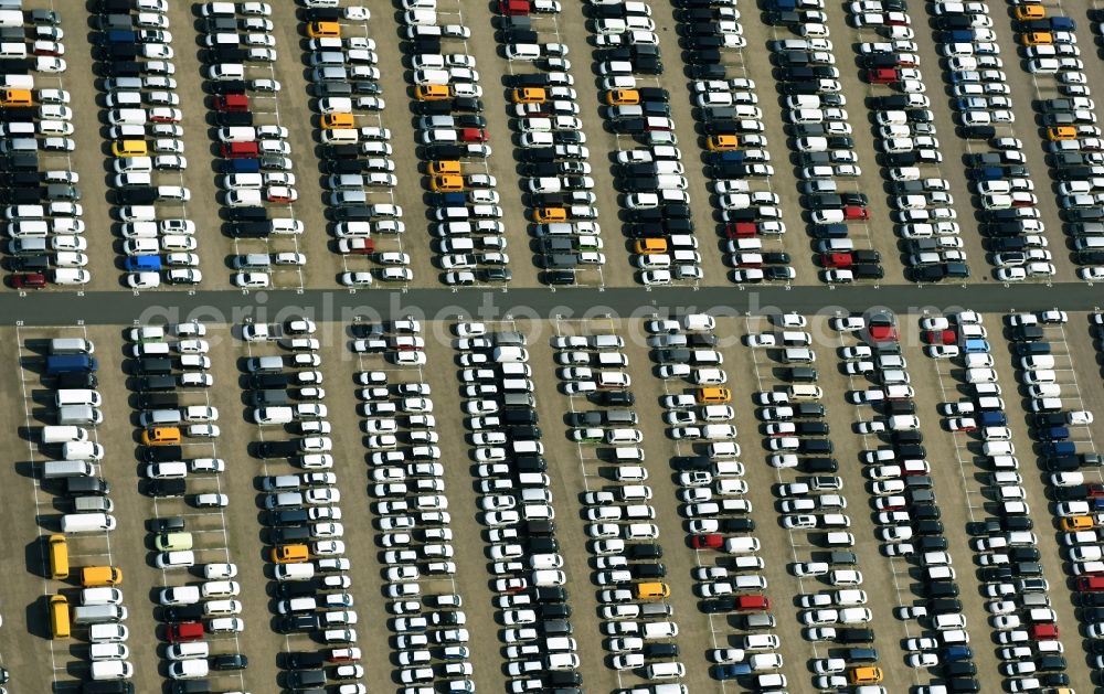 Lehrte from the bird's eye view: Parking and storage space of the Volkswagen Automobile Region Hannover Betrieb Lehrte for automobiles in Lehrte in the state Lower Saxony