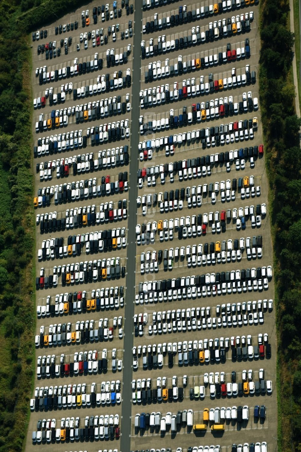 Aerial image Lehrte - Parking and storage space of the Volkswagen Automobile Region Hannover Betrieb Lehrte for automobiles in Lehrte in the state Lower Saxony