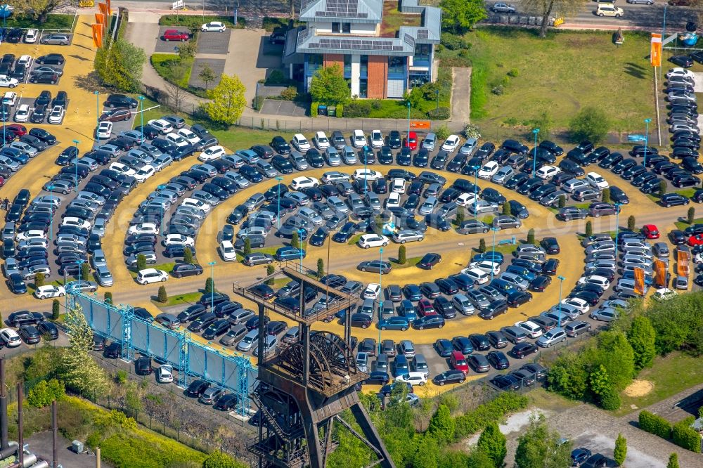 Hamm from the bird's eye view: Parking and storage space for automobiles of W. Potthoff GmbH in the district Bockum-Hoevel in Hamm in the state North Rhine-Westphalia