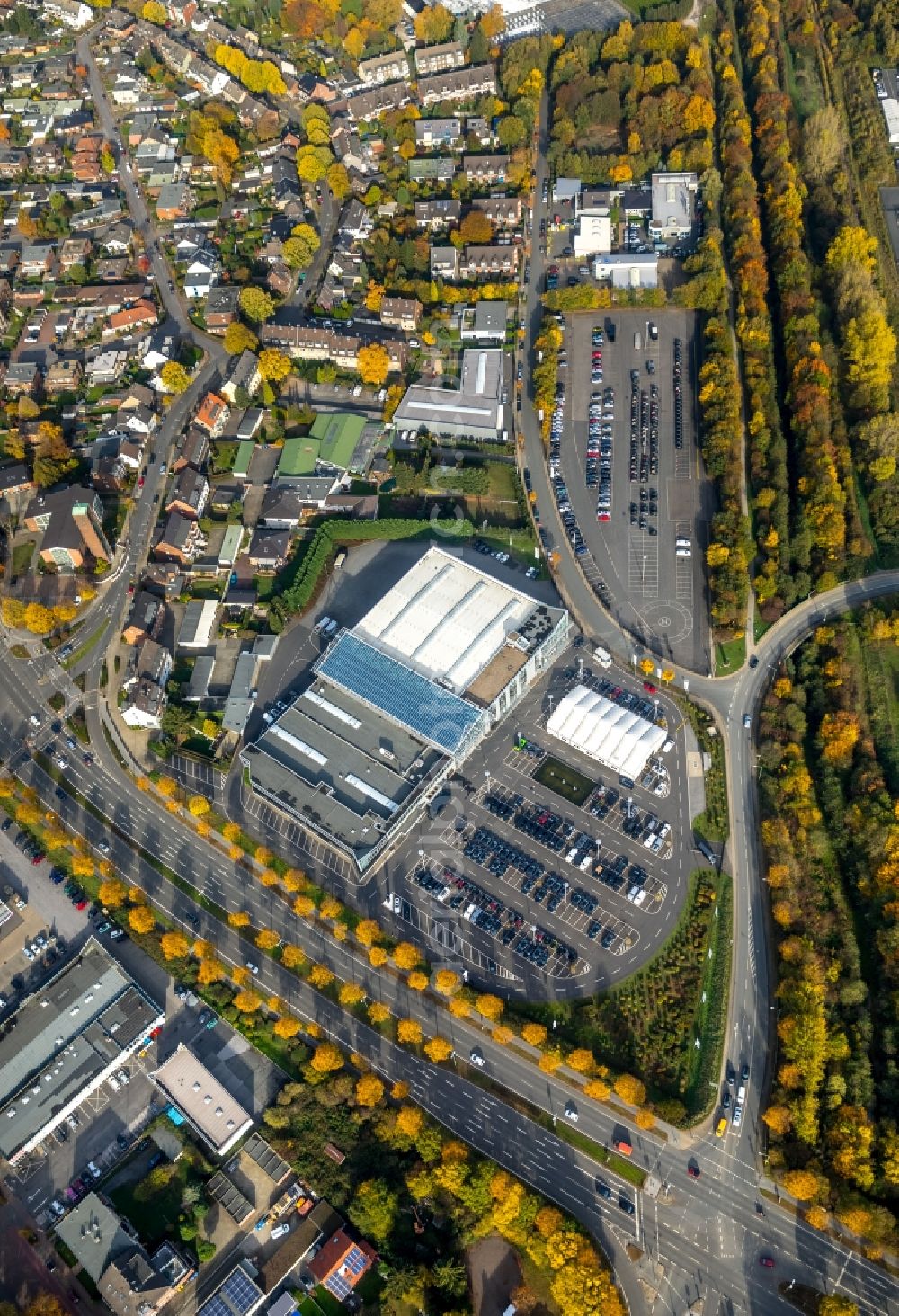 Bottrop from the bird's eye view: Parking and storage space for automobiles of Brabus GmbH on the Brabus-Allee in the district Eigen in Bottrop in the state North Rhine-Westphalia