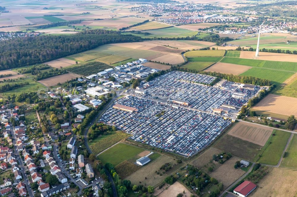 Schöneck from the bird's eye view: Parking and storage space for automobiles of AUTOKONTOR BAYERN GmbH in the district Kilianstaedten in Schoeneck in the state Hesse, Germany