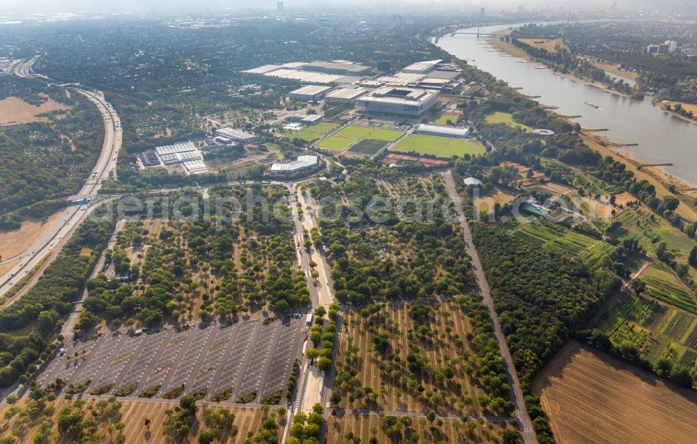 Aerial image Düsseldorf - Parking and storage space for automobiles D.LIVE Open Air Park in the district Stockum in Duesseldorf in the state North Rhine-Westphalia, Germany