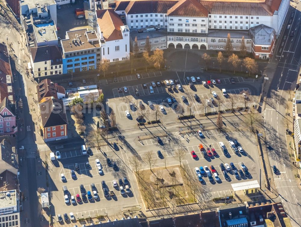 Hamm from above - Parking and storage space for automobiles Santa-Monica-Platz at the St. Marien-Hospital in Hamm at Ruhrgebiet in the state North Rhine-Westphalia, Germany