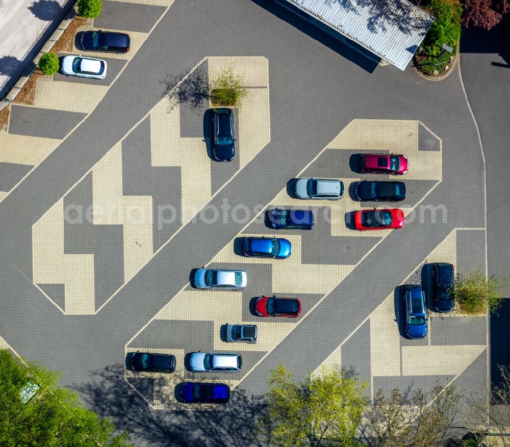 Aerial photograph Siegen - Parking and storage space for automobiles on Haus of Siegerlaenof Wirtschaft on Oranienstrasse in Siegen in the state North Rhine-Westphalia, Germany