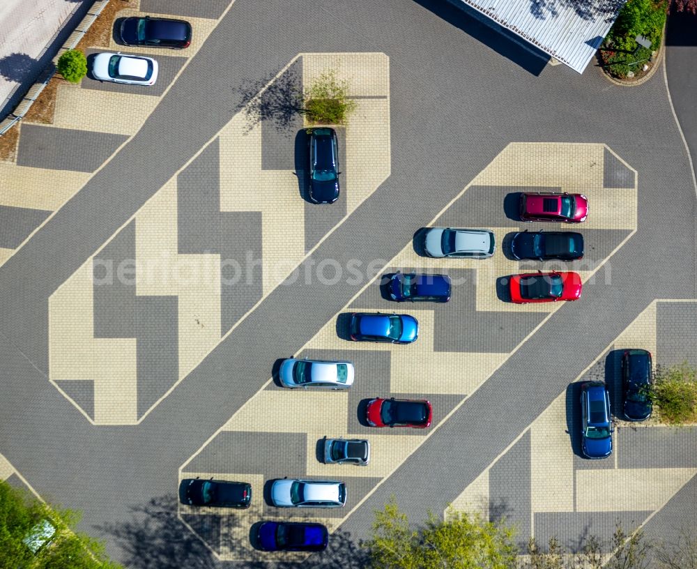 Siegen from above - Parking and storage space for automobiles on Haus of Siegerlaenof Wirtschaft on Oranienstrasse in Siegen in the state North Rhine-Westphalia, Germany