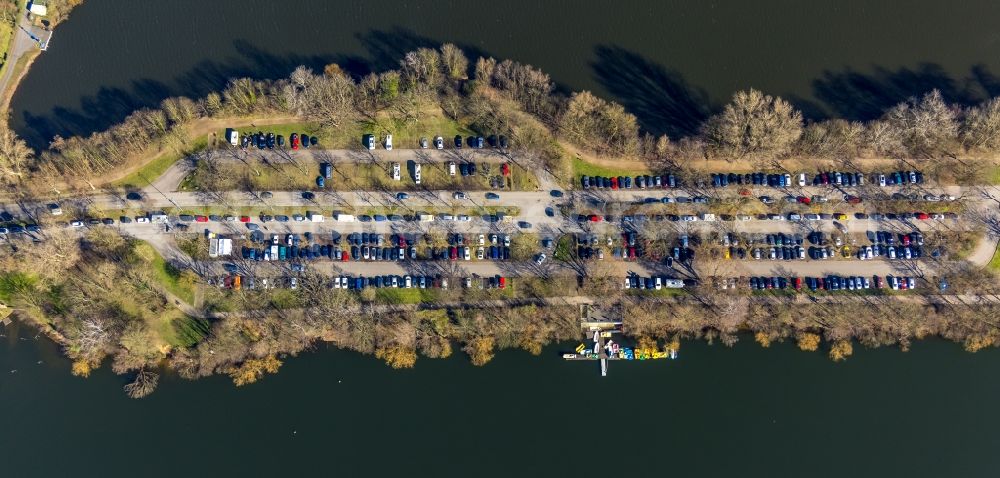 Duisburg from the bird's eye view: parking and storage space for automobiles on Kalkweg at Wambachsee in the district Wedau in Duisburg in the state North Rhine-Westphalia, Germany