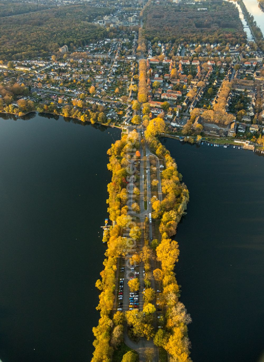 Aerial photograph Duisburg - parking and storage space for automobiles on Kalkweg at Wambachsee in the district Wedau in Duisburg in the state North Rhine-Westphalia, Germany