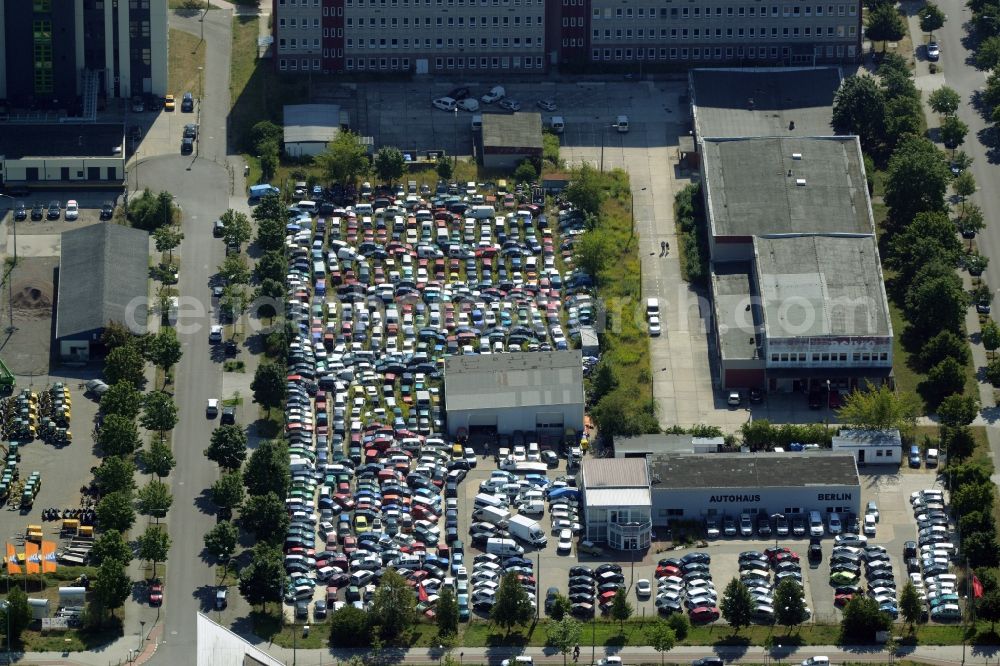 Berlin from the bird's eye view: Parking and storage space for automobiles of the Zentrum Autohandel Dahme GbR company in Berlin in Germany